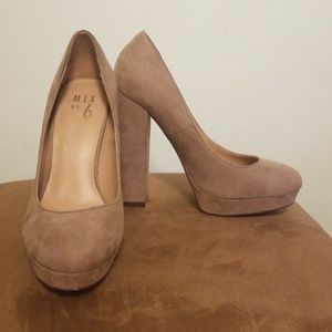 Classic platform heels!!